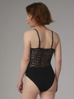 Body mit Spitze