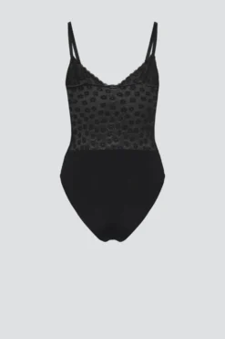 Body mit Spitze