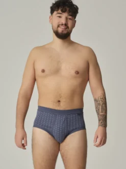 Slip mit Eingriff