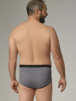 Slip mit Eingriff